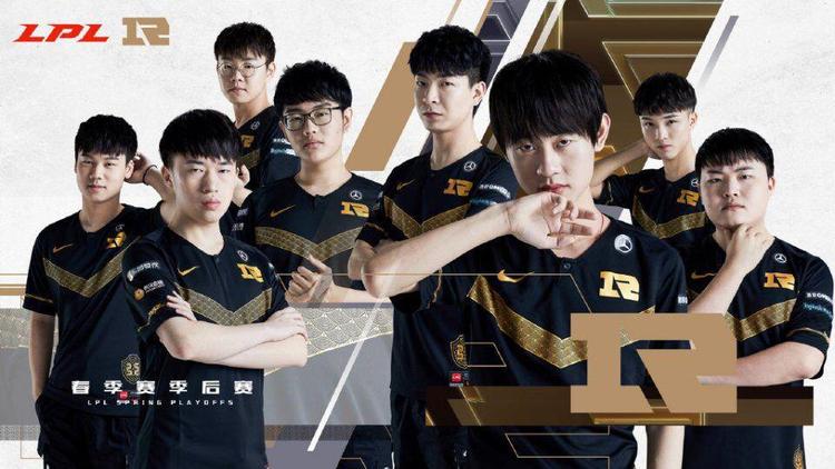 后腰对禁区 后腰对禁区